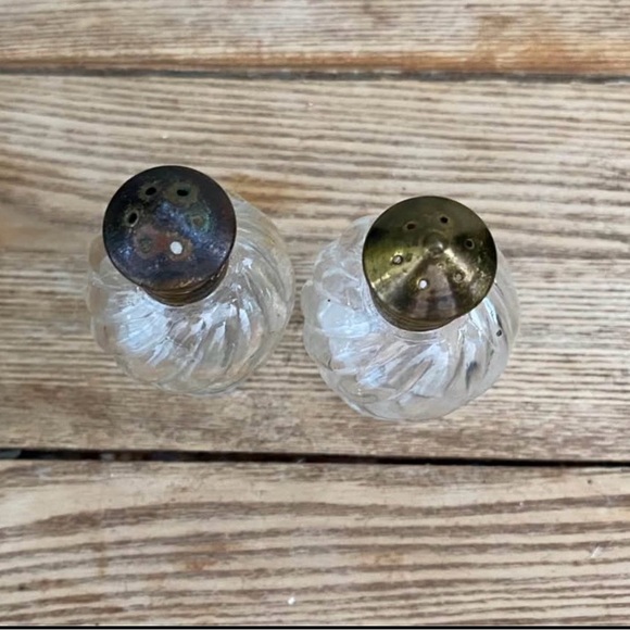 Vintage Mid-Century Brass & Glass Salt and Pepper Shakers | MCM Wheelbarrow Cart - Picture 9 of 10